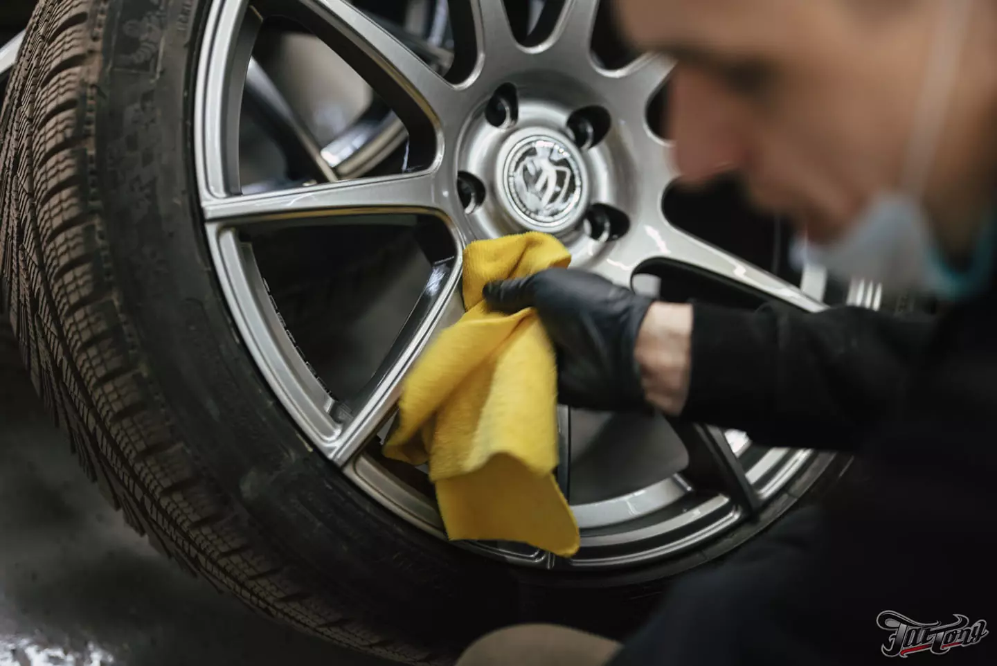 Техническое обслуживание Ford Mustang, установка усиленной тормозной системы, окрас и керамика дисков